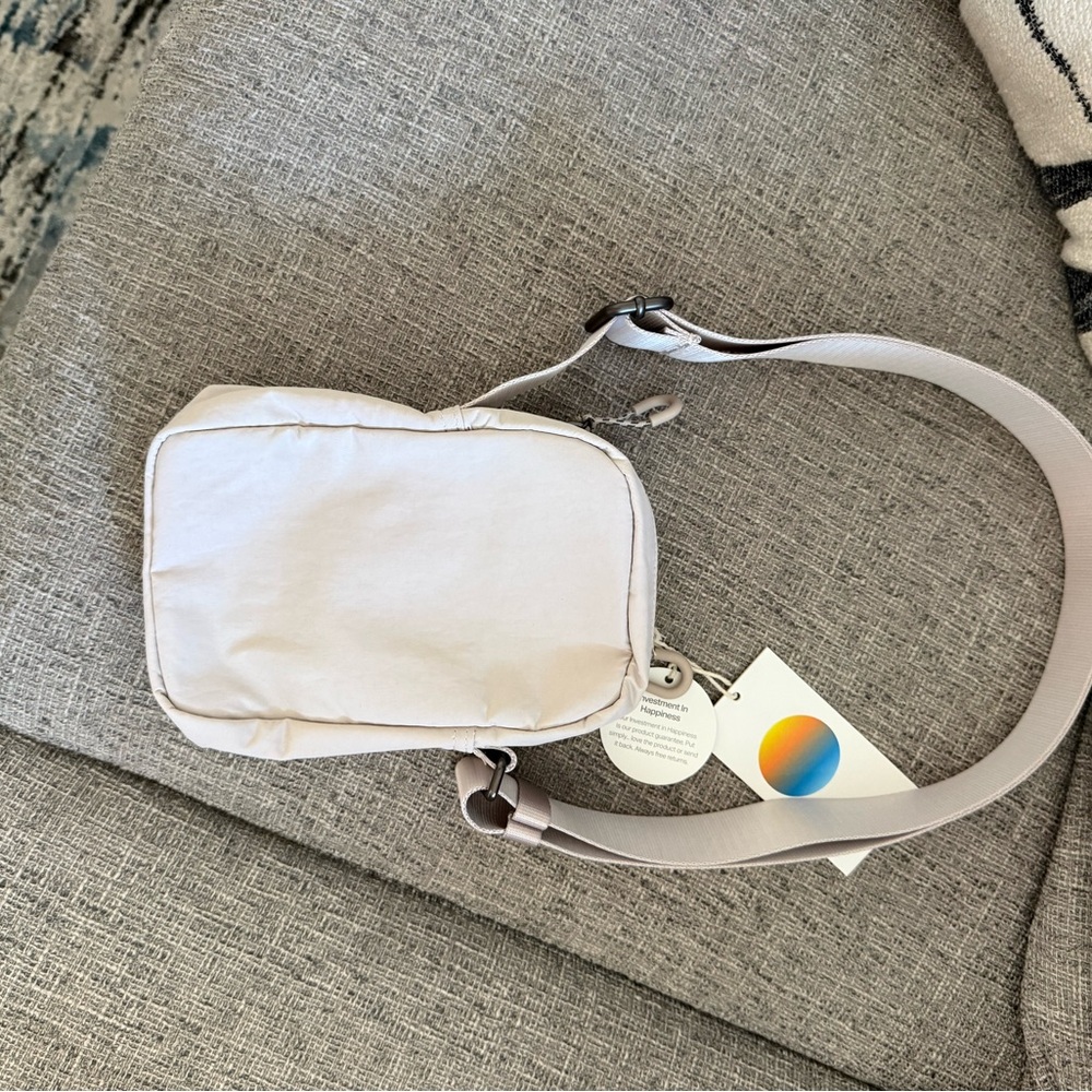 Vuori “All Around” Crossbody - Picture 3 of 3